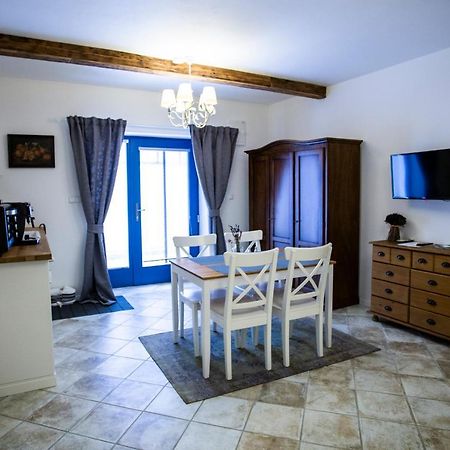 Mikulov Apartmany Magistr Buitenkant foto