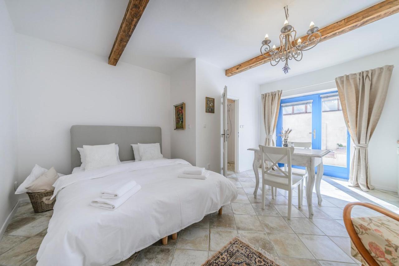Mikulov Apartmany Magistr Buitenkant foto