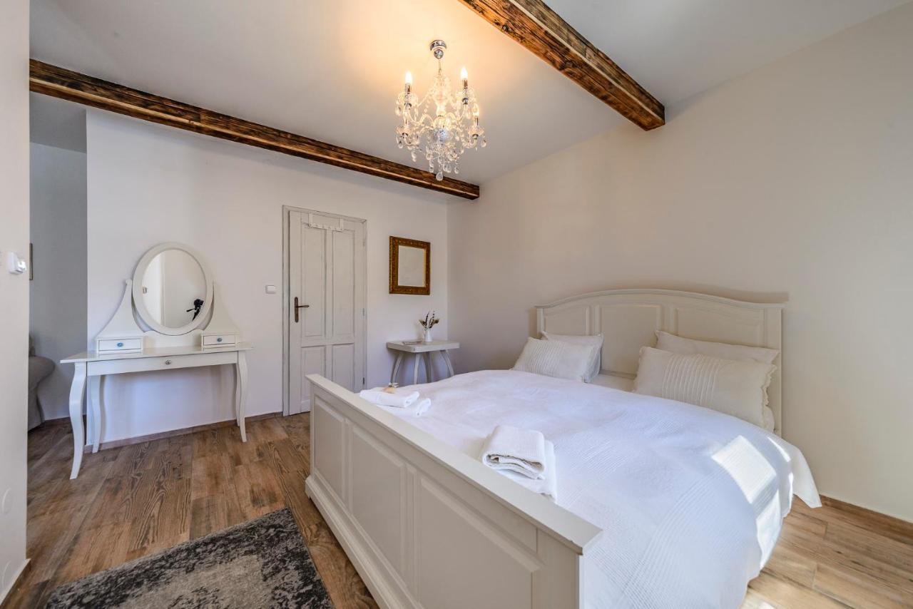 Mikulov Apartmany Magistr Buitenkant foto