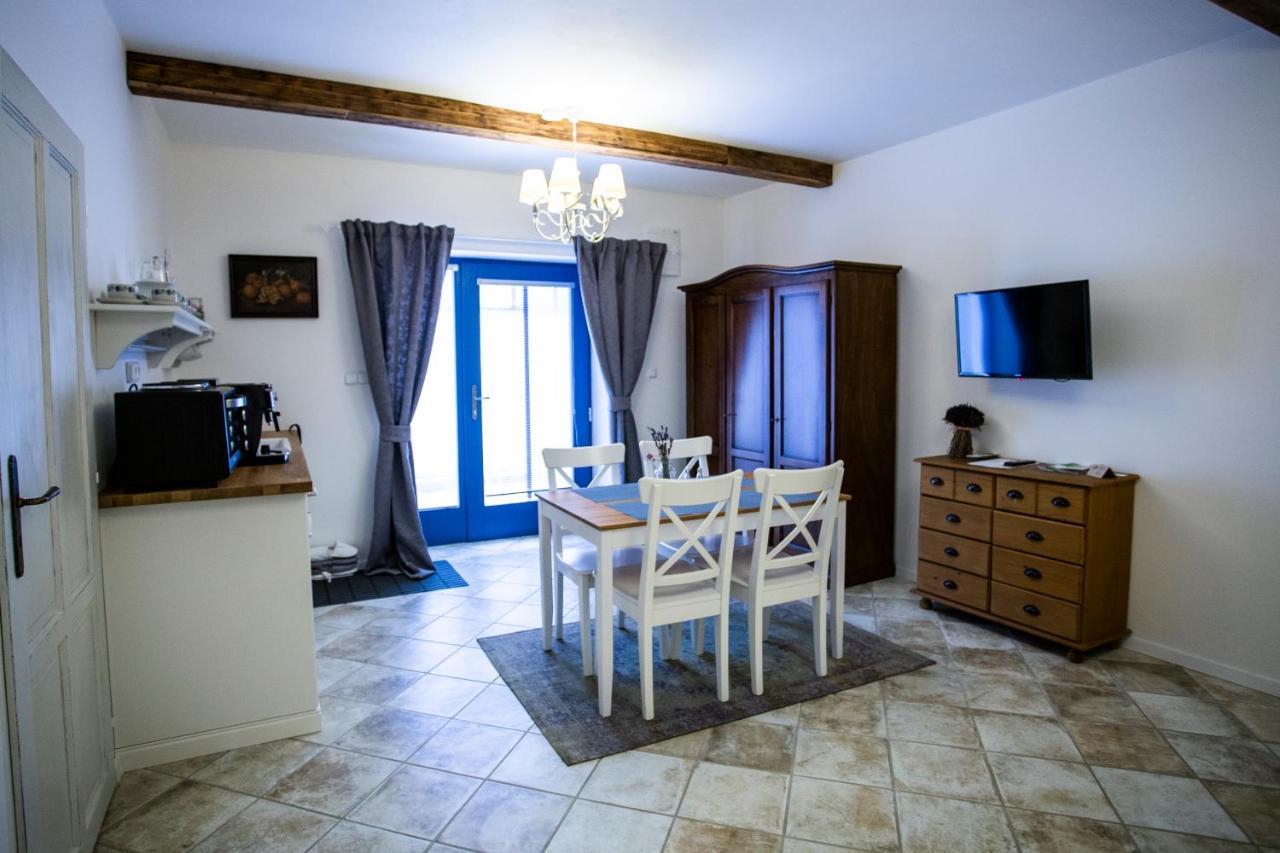 Mikulov Apartmany Magistr Buitenkant foto